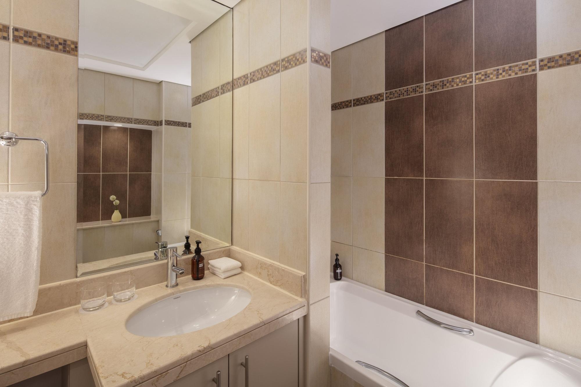 Staybridge Suites Dubai Internet City Exteriör bild