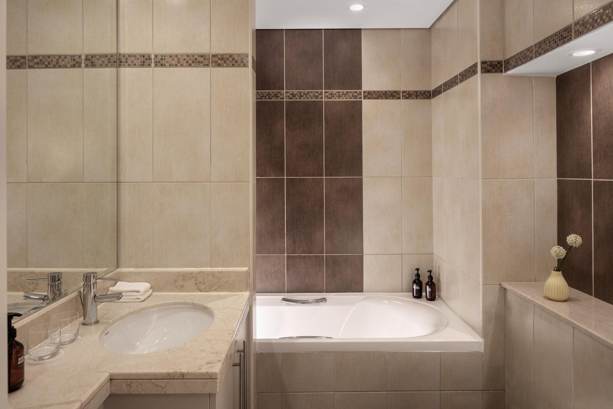 Staybridge Suites Dubai Internet City Exteriör bild