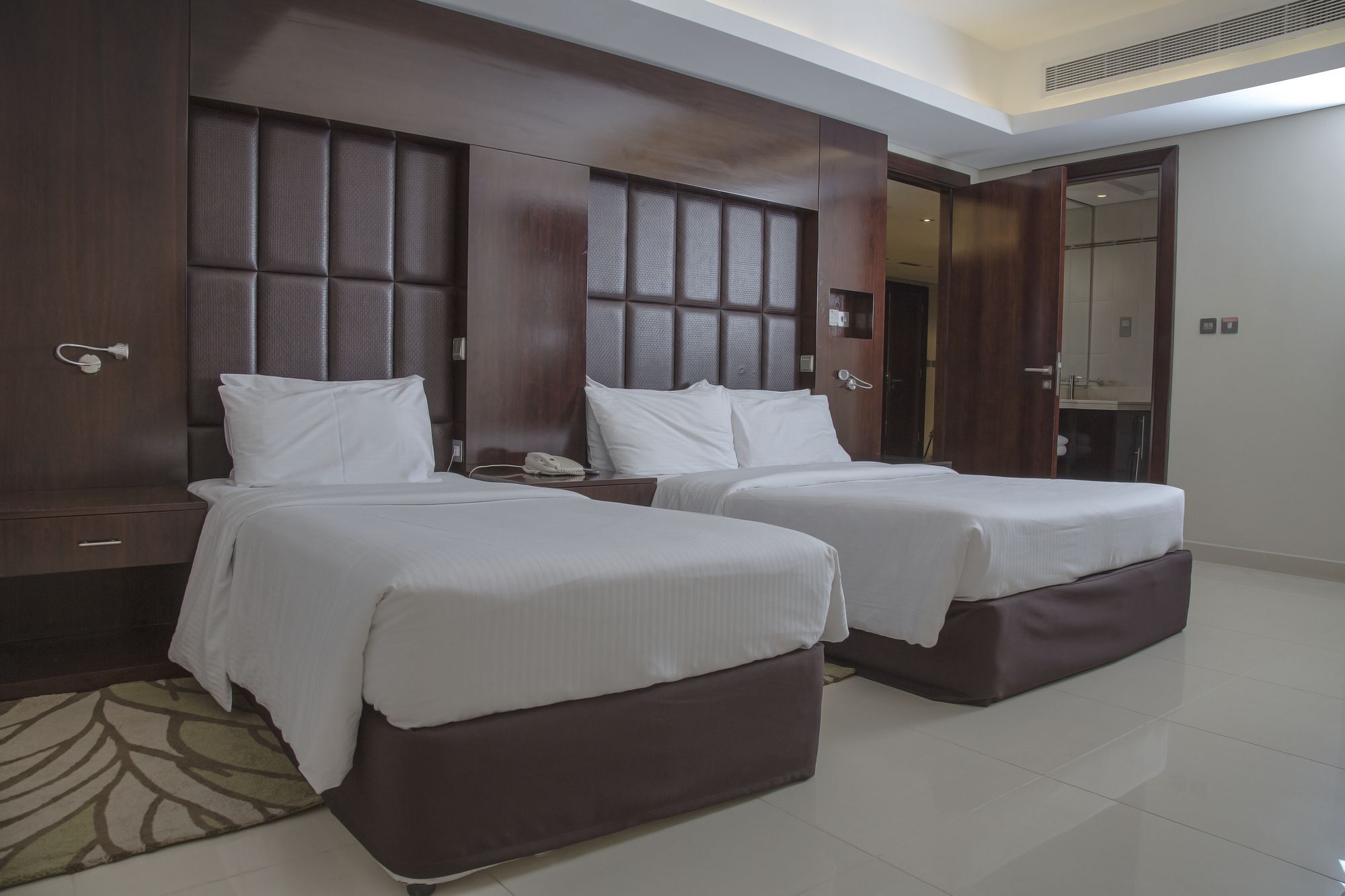 Staybridge Suites Dubai Internet City Exteriör bild
